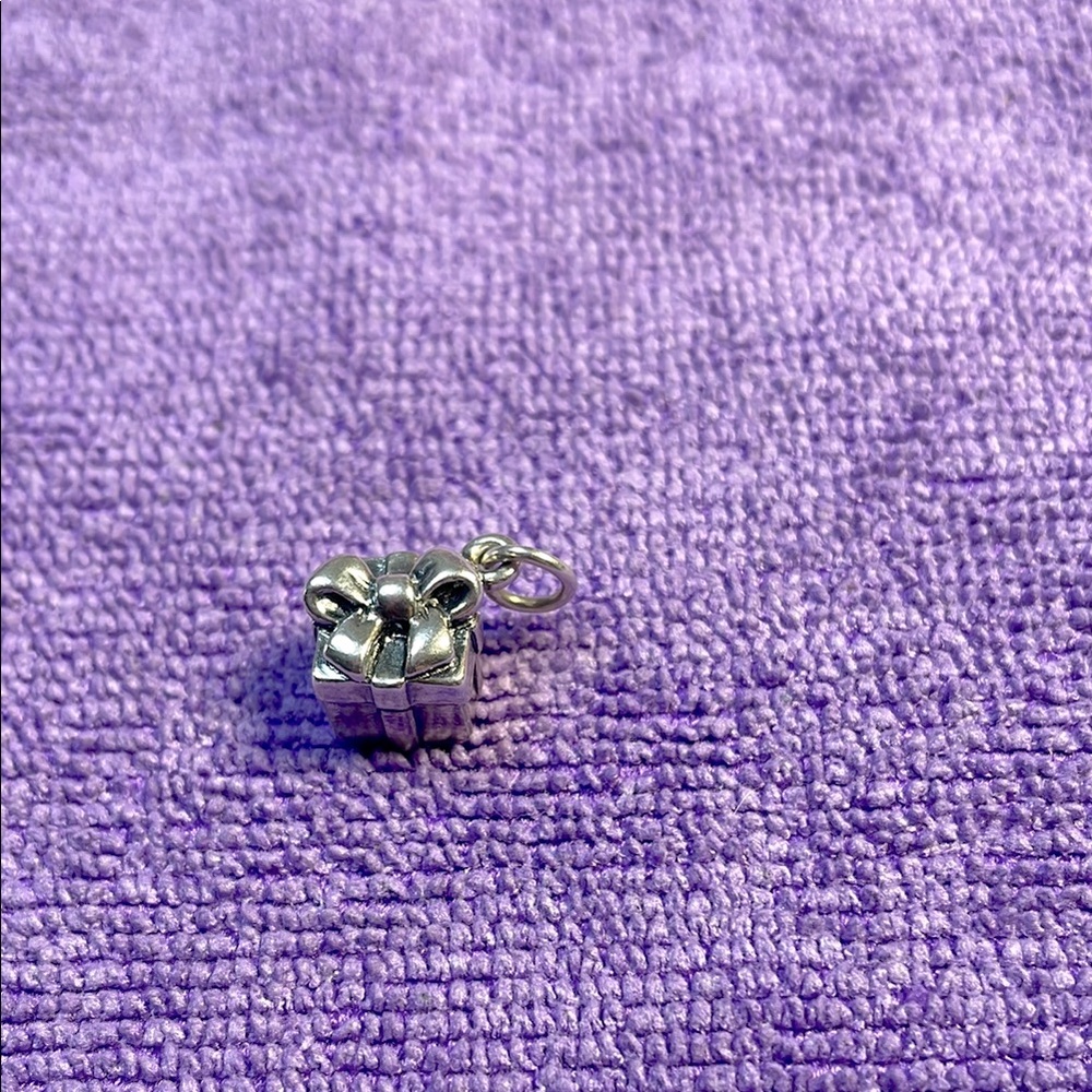 Retired James Avery Silver Gift Box Charm